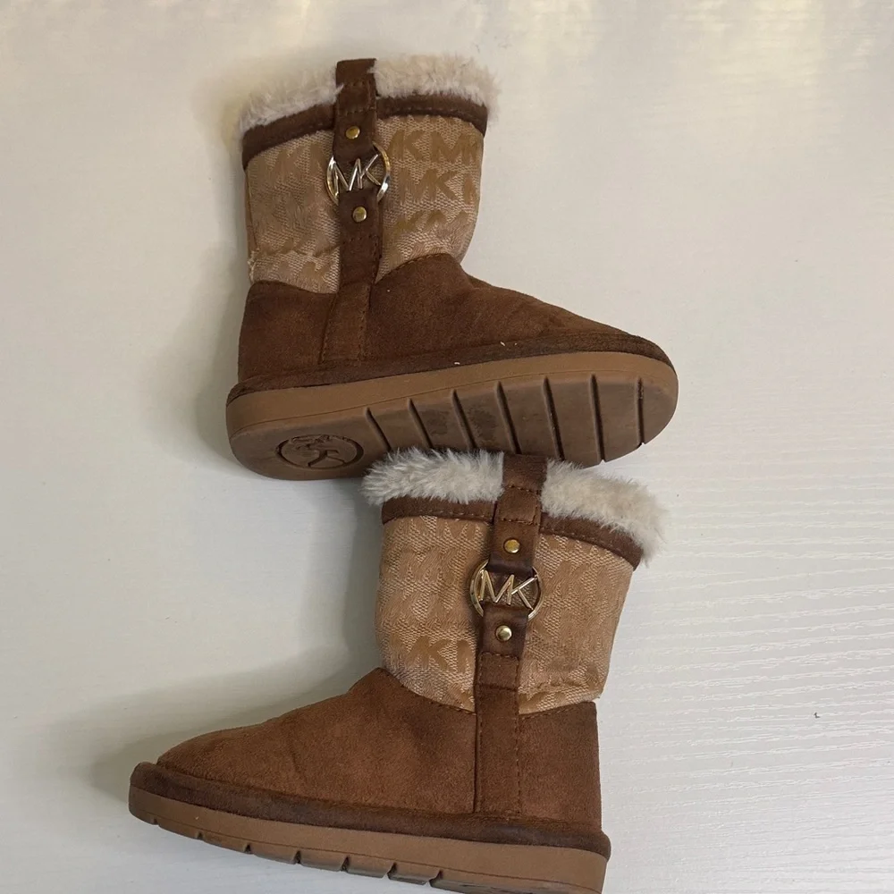 Michael Kors Yancy girl Toddler Suede Boots with Cream Fur